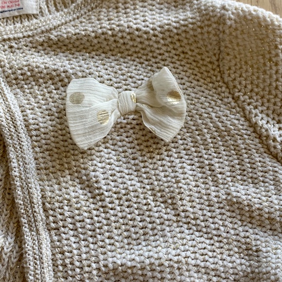 H&M Creme Gold Knit Sweater - Picture 2 of 3
